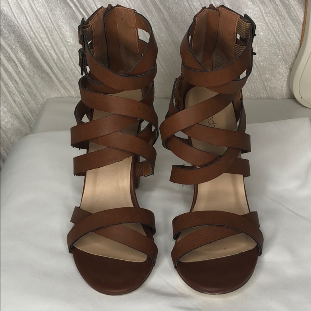 Heels - Picture 3 of 3